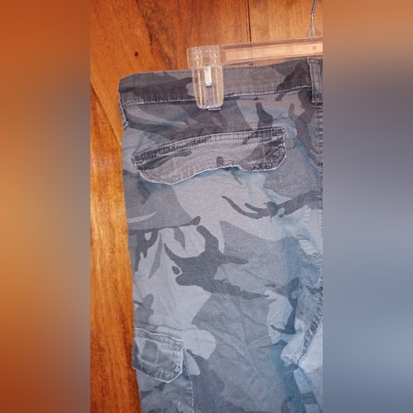 Wrangler (regular taper) pants - Picture 7 of 9